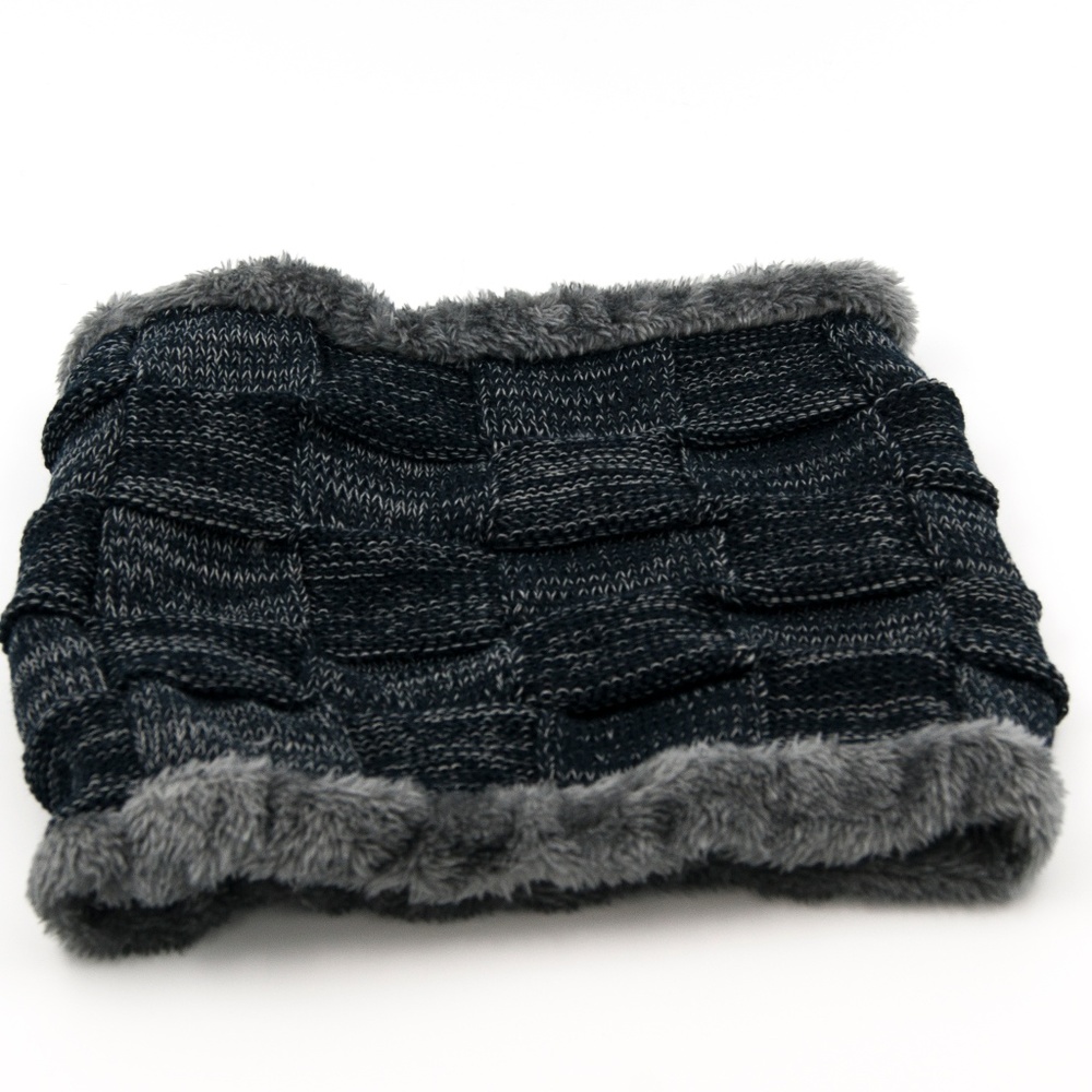 Redess Beanie & Scarf Set - Picture 2 of 6